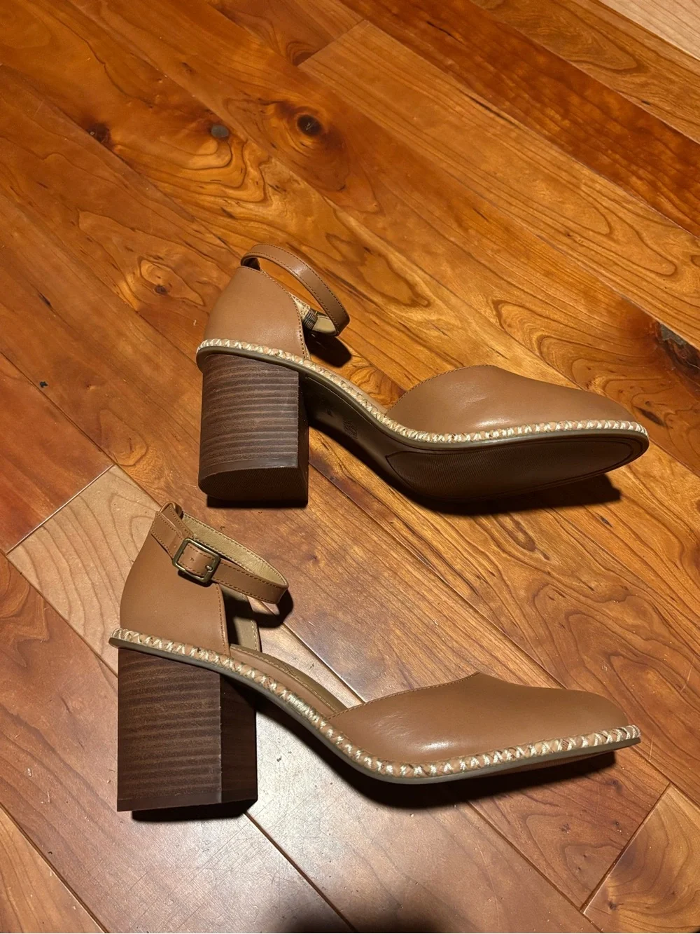 Crown Vintage: Leather Round Toe Camel colored casual chunky heel